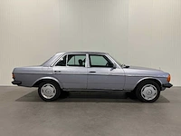 Mercedes-benz - 200-280 (w123) - 230 e - oldtimer - afbeelding 14 van  17