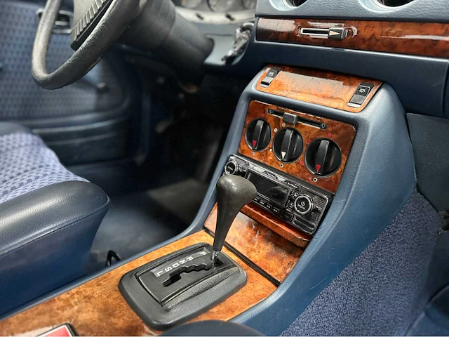 Mercedes-benz - 200-280 (w123) 230 c oldtimer - 1978 - afbeelding 12 van  34
