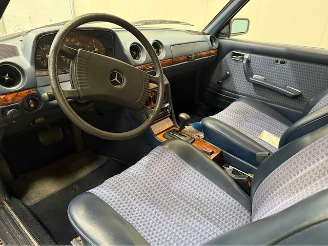 Mercedes-benz - 200-280 (w123) 230 c oldtimer - 1978 - afbeelding 14 van  34