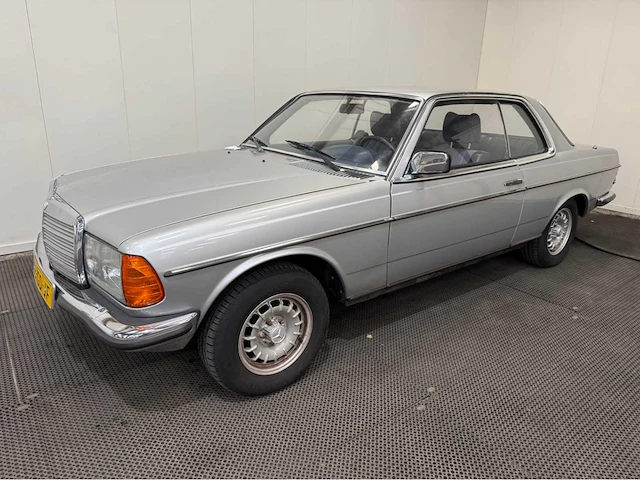 Mercedes-benz - 200-280 (w123) 230 c oldtimer - 1978 - afbeelding 2 van  34