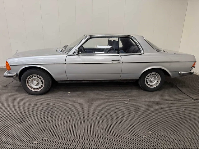 Mercedes-benz - 200-280 (w123) 230 c oldtimer - 1978 - afbeelding 4 van  34