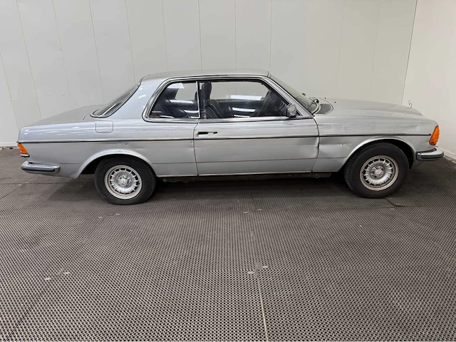 Mercedes-benz - 200-280 (w123) 230 c oldtimer - 1978 - afbeelding 7 van  34