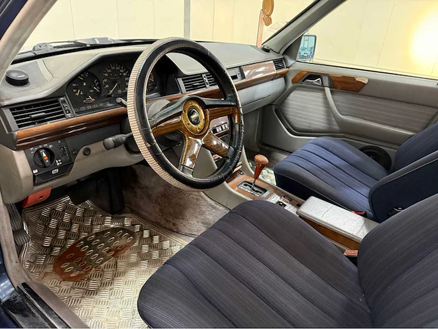 Mercedes-benz - 200-500 (w124) - oldtimer - 1987 - afbeelding 7 van  33