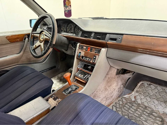 Mercedes-benz - 200-500 (w124) - oldtimer - 1987 - afbeelding 8 van  33