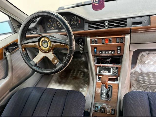 Mercedes-benz - 200-500 (w124) - oldtimer - 1987 - afbeelding 9 van  33