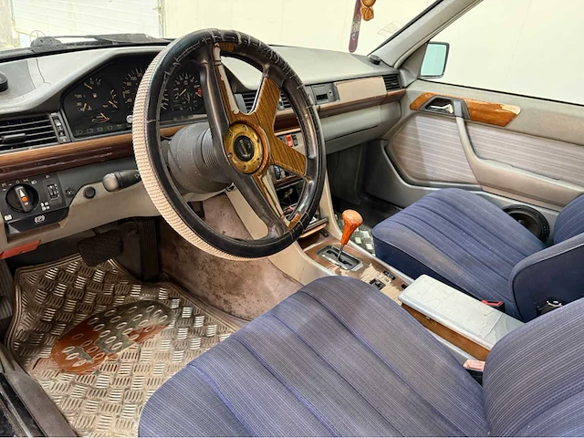Mercedes-benz - 200-500 (w124) - oldtimer - 1987 - afbeelding 11 van  33