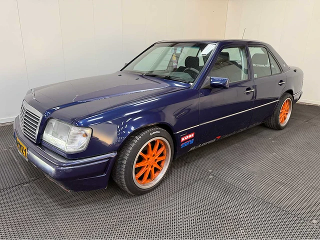Mercedes-benz - 200-500 (w124) - oldtimer - 1987 - afbeelding 1 van  33