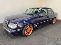 Mercedes-benz - 200-500 (w124) - oldtimer - 1987 - afbeelding 1 van  33