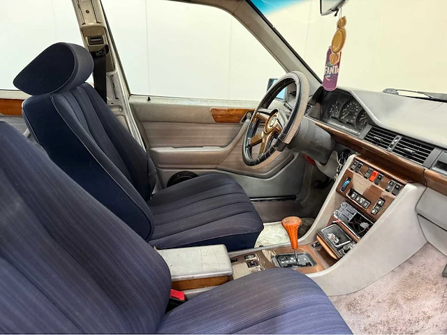 Mercedes-benz - 200-500 (w124) - oldtimer - 1987 - afbeelding 13 van  33