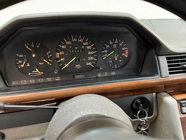Mercedes-benz - 200-500 (w124) - oldtimer - 1987 - afbeelding 15 van  33