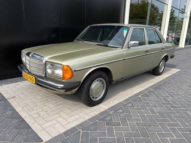 Mercedes-benz - 200 (w123) (1983) - afbeelding 3 van  21