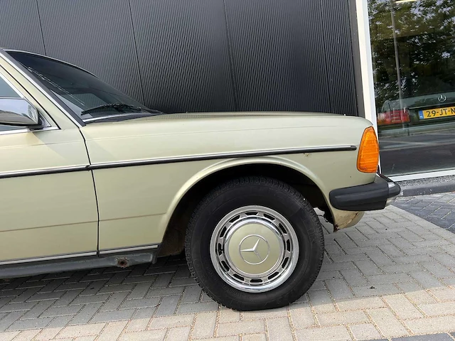 Mercedes-benz - 200 (w123) (1983) - afbeelding 5 van  21