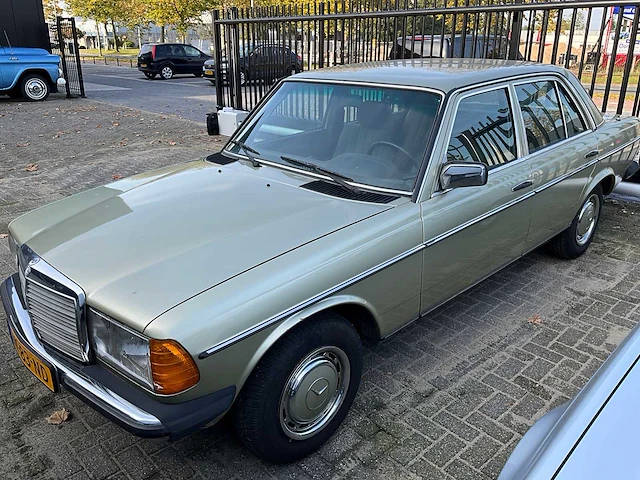 Mercedes-benz - 200 (w123) (1983) - afbeelding 9 van  21