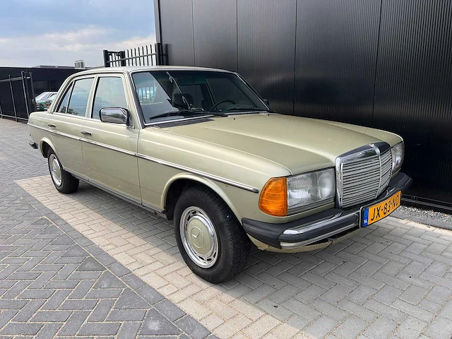 Mercedes-benz - 200 (w123) (1983) - afbeelding 1 van  21