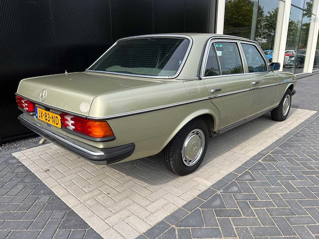 Mercedes-benz - 200 (w123) (1983) - afbeelding 12 van  21