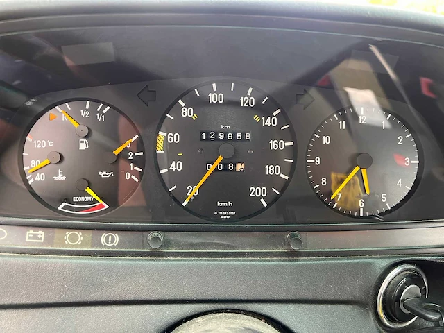 Mercedes-benz - 200 (w123) (1983) - afbeelding 15 van  21