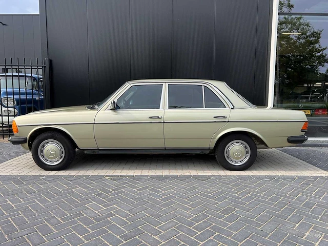 Mercedes-benz - 200 (w123) (1983) - afbeelding 16 van  21