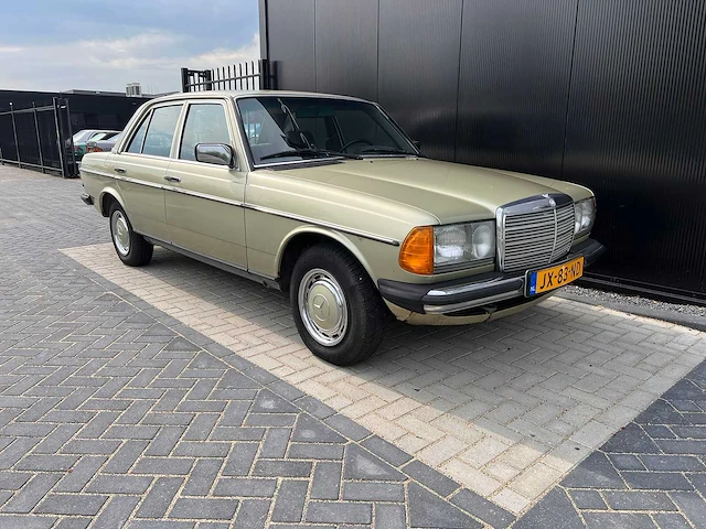 Mercedes-benz - 200 (w123) (1983) - afbeelding 17 van  21