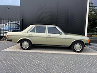 Mercedes-benz - 200 (w123) (1983) - afbeelding 18 van  21