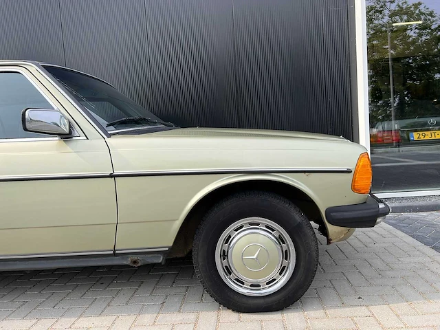 Mercedes-benz - 200 (w123) (1983) - afbeelding 19 van  21