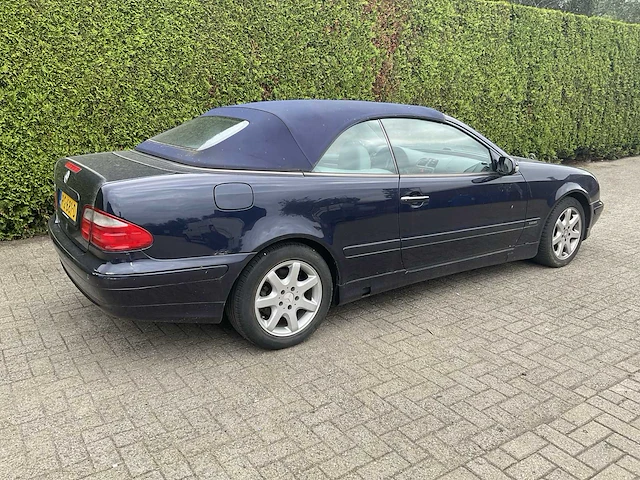 Mercedes-benz - 2001 - clk cabrio - rg-681-d - afbeelding 23 van  34
