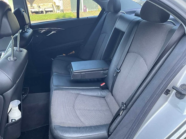 Mercedes-benz - 2003 - e-klasse - 320 cdi avantgarde - personenauto - afbeelding 16 van  28