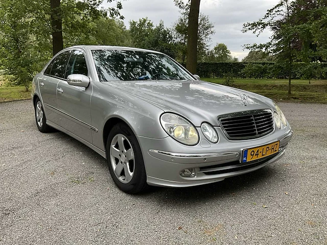 Mercedes-benz - 2003 - e-klasse - 320 cdi avantgarde - personenauto - afbeelding 12 van  28