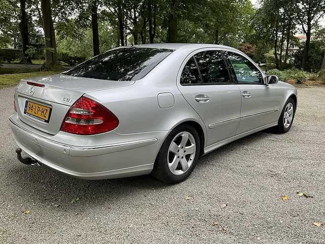 Mercedes-benz - 2003 - e-klasse - 320 cdi avantgarde - personenauto - afbeelding 24 van  28