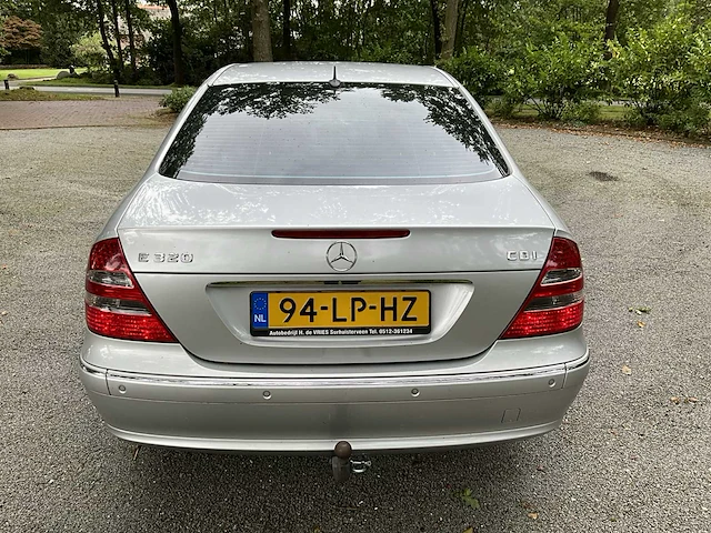Mercedes-benz - 2003 - e-klasse - 320 cdi avantgarde - personenauto - afbeelding 26 van  28