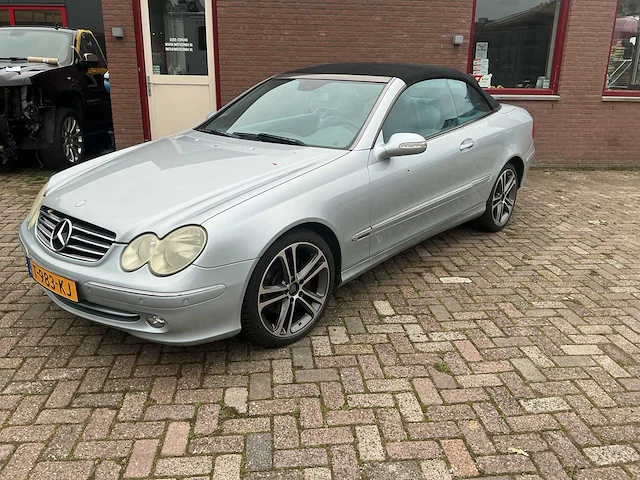 Mercedes-benz - 2004 - clk-klasse cabrio - 200 k. avantgarde - personenauto - afbeelding 2 van  7