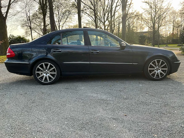 Mercedes-benz - 2004 - e-klasse - e240 elegance - personenauto - afbeelding 30 van  31