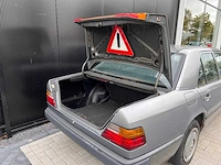 Mercedes-benz - 200d (w124) (1987) - afbeelding 2 van  14