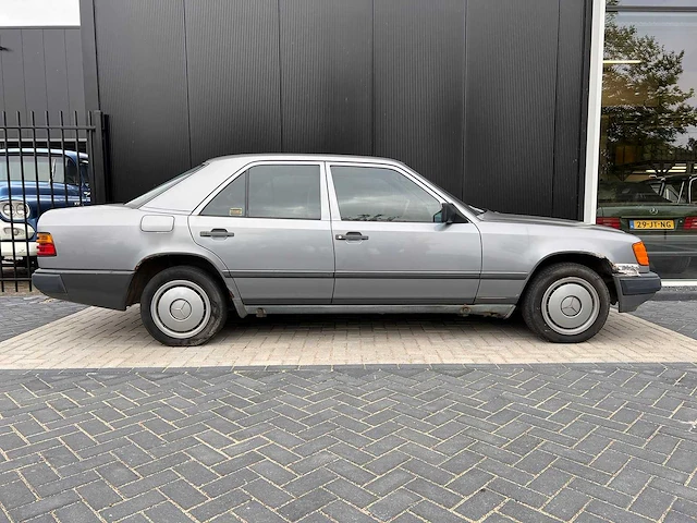 Mercedes-benz - 200d (w124) (1987) - afbeelding 3 van  14