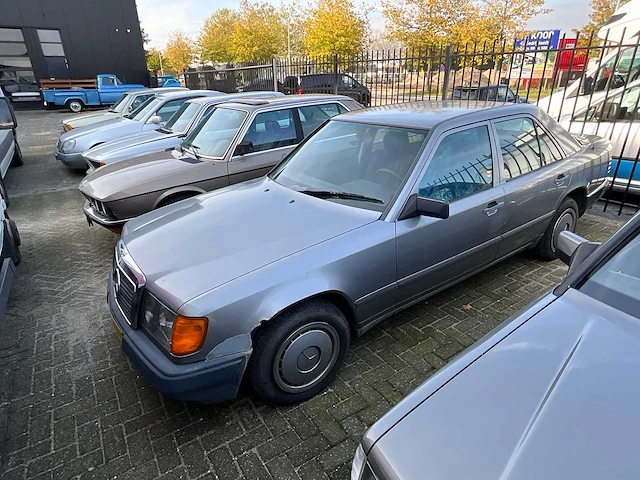 Mercedes-benz - 200d (w124) (1987) - afbeelding 6 van  14