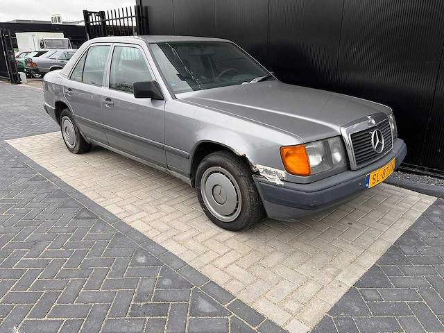 Mercedes-benz - 200d (w124) (1987) - afbeelding 1 van  14
