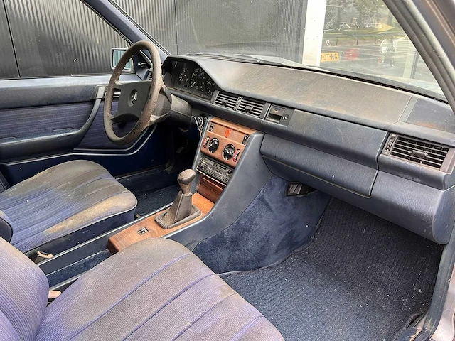 Mercedes-benz - 200d (w124) (1987) - afbeelding 7 van  14