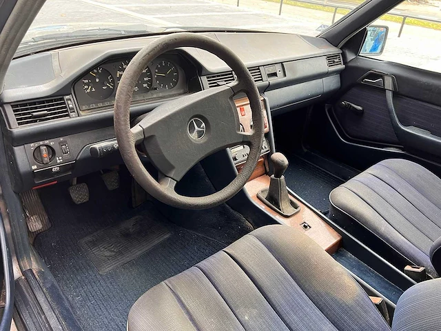 Mercedes-benz - 200d (w124) (1987) - afbeelding 10 van  14