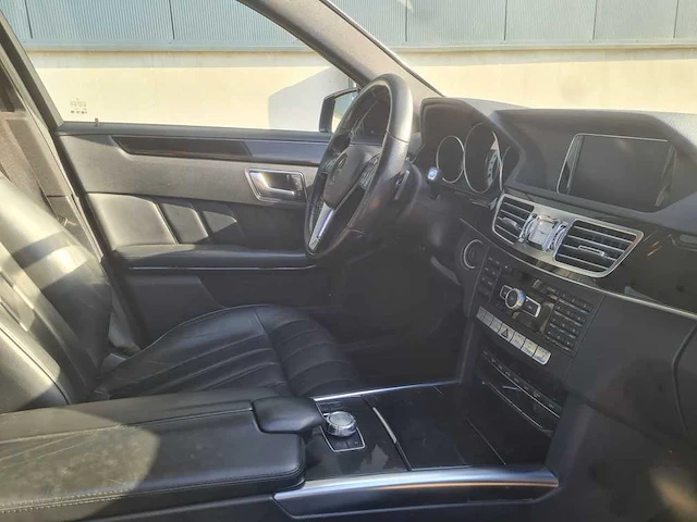 Mercedes-benz - 2013 - e-klasse - 350 bt. pres. avant. -5-kgj-11 - afbeelding 3 van  17