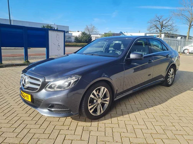 Mercedes-benz - 2013 - e-klasse - 350 bt. pres. avant. -5-kgj-11 - afbeelding 1 van  17