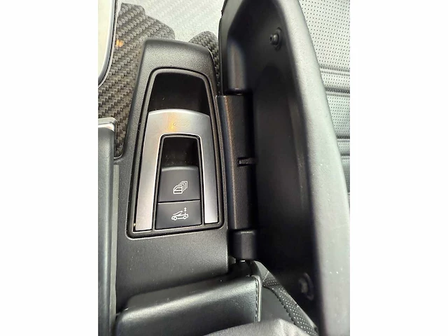 Mercedes-benz - 2017 - sl-klasse - amg 63 - personenauto - afbeelding 20 van  38
