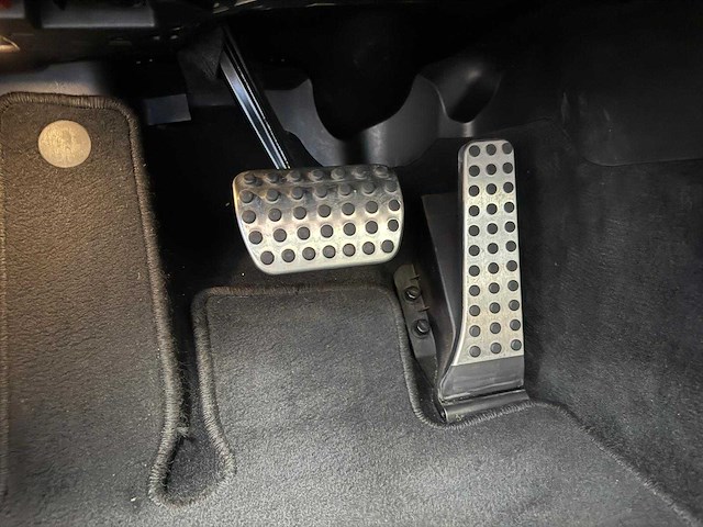 Mercedes-benz - 2017 - sl-klasse - amg 63 - personenauto - afbeelding 13 van  38