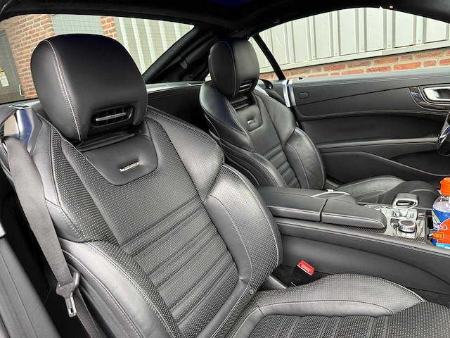 Mercedes-benz - 2017 - sl-klasse - amg 63 - personenauto - afbeelding 14 van  38