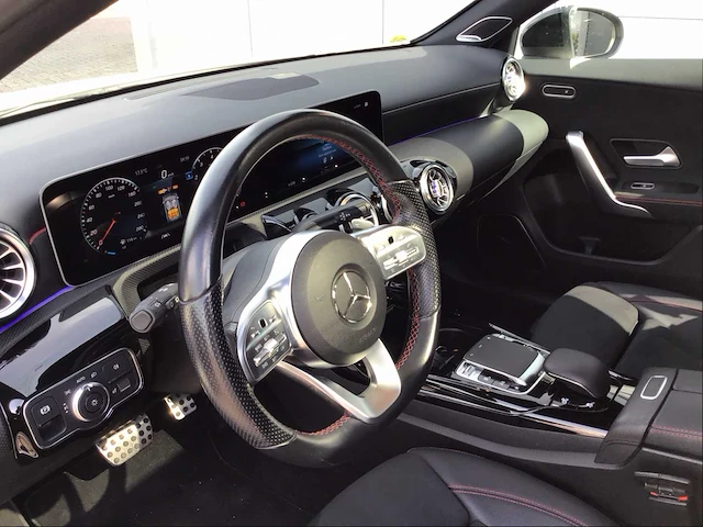 Mercedes-benz - 2019 - a-klasse - amg 35 4matic - personenauto - afbeelding 14 van  30