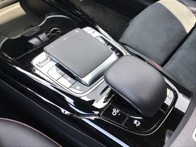 Mercedes-benz - 2019 - a-klasse - amg 35 4matic - personenauto - afbeelding 16 van  30