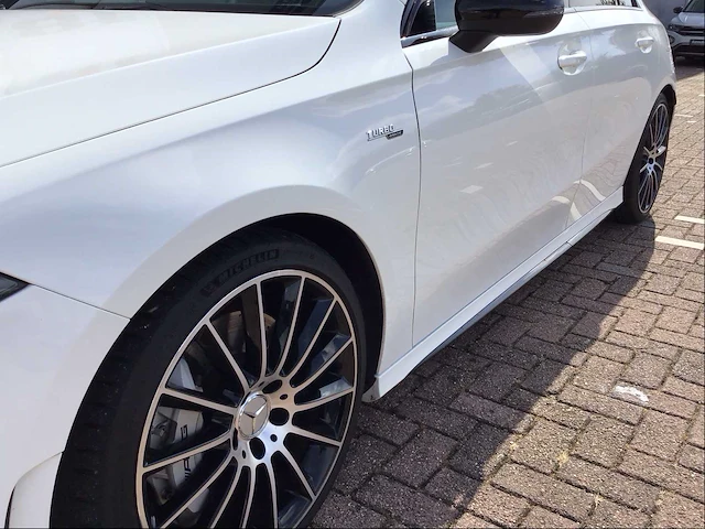 Mercedes-benz - 2019 - a-klasse - amg 35 4matic - personenauto - afbeelding 7 van  30