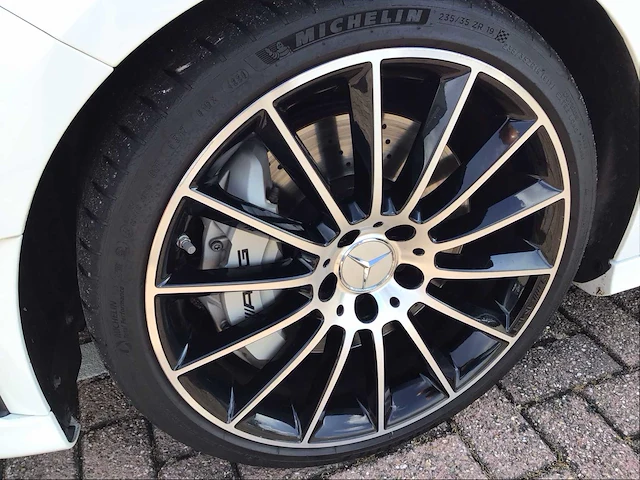 Mercedes-benz - 2019 - a-klasse - amg 35 4matic - personenauto - afbeelding 8 van  30