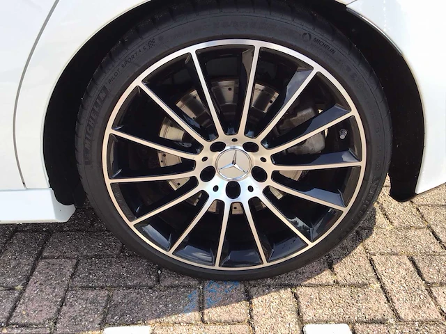 Mercedes-benz - 2019 - a-klasse - amg 35 4matic - personenauto - afbeelding 9 van  30