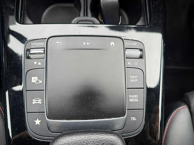 Mercedes-benz - 2021 - a-klasse - 200 d amg line - p-165-dk - afbeelding 2 van  13