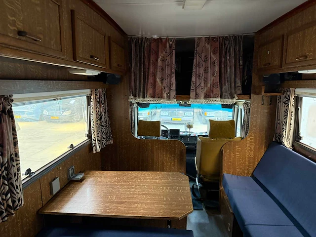 Mercedes-benz - 207 d - camper - 1977 - afbeelding 10 van  35