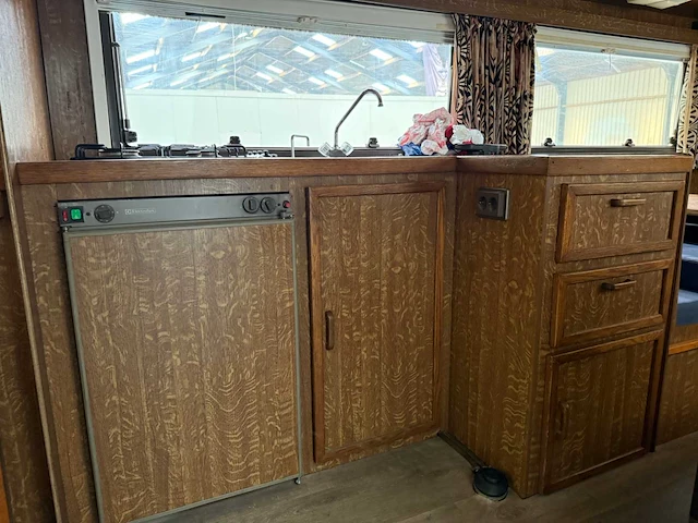 Mercedes-benz - 207 d - camper - 1977 - afbeelding 11 van  35